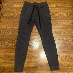 Women’s ALO jogger pants grey color size XS